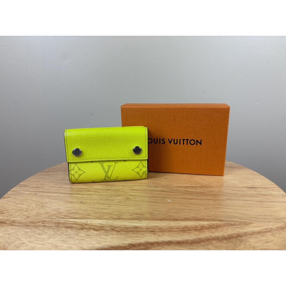 Authentic Louis Vuitton Taigalama Discovery Compact Wallet Neon Yellow w/ Box